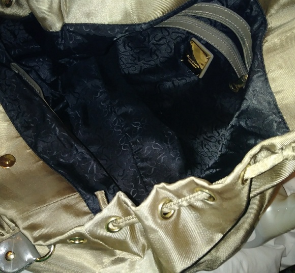 Vera Wang Weekender - Picture 2 of 4